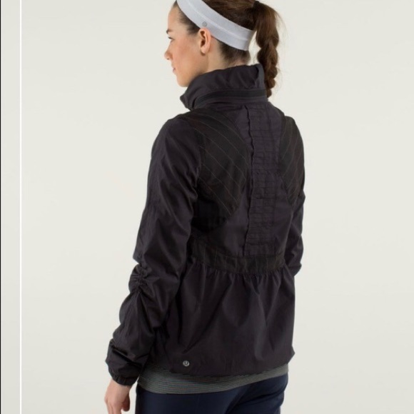 Lululemon Athletica Run Hustle Jacket - Picture 3 of 15